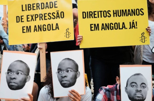 Ativitas angolanos estão detidos em condições muito precárias.