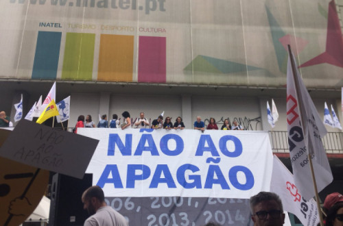 Professores manifestaram-se, nesta quarta-feira, contra o apagão - Foto esquerda.net