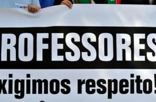 Faixa "Professores exigimos respeito" - Foto Paulete Matos