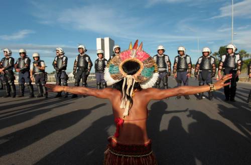 A queixa inclui acusações de genocídio mas também de má gestão ambiental. Foto de Joédson Alves via EFE/EPA/Lusa.