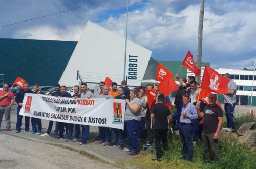 Trabalhadores da Barbot em luta. Foto da CGTP.