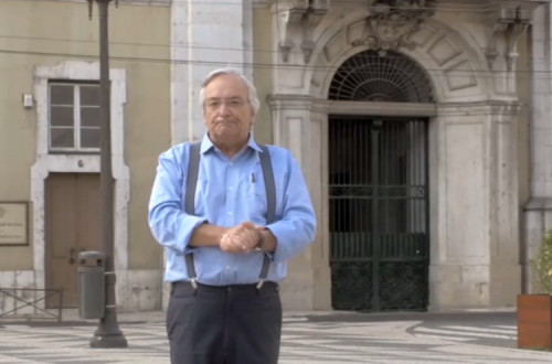 Fernando Rosas no primeiro episódio. Captura de imagem da série.