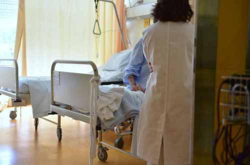 Paciente em cama de hospital. Foto de Paulete Matos.