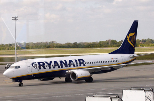Avião da Ryanair, Boeing 737-800 EI-DHF", foto de wicho/flickr