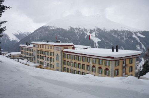 "Berghotel Sanatorium Schatzalp", referido na novela “A montanha mágica” de Thomas Mann – Foto wikimedia