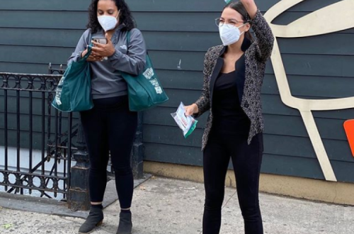 Alexandria Ocasio-Cortez em campanha. Foto do seu Instagram.