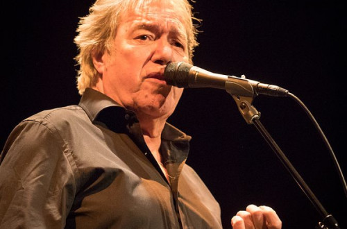 Sérgio Godinho num concerto em Oslo em 2017. Foto de Toresetre/Wikimedia Commons.