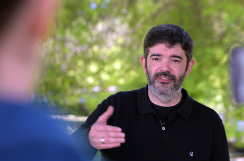 “Não podemos continuar a atuar numa lógica de acolchoar os problemas sem ir à raiz, permitindo que as causas da pobreza permaneçam em florescimento", afirma Sérgio Aires.