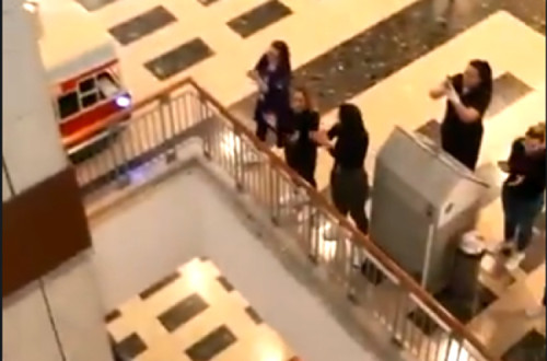 Protesto no centro comercial.