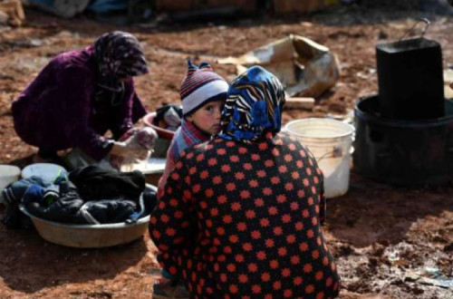 O número de pessoas deslocadas na província de Idlib pelos combates, desde dezembro de 2019, ascende a 900 mil, dos quais 80% são mulheres e crianças. Muitas vivem em acampamentos em condições horríveis
