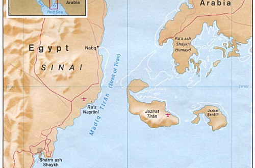 Ilhas Tiran e Sanafir, no Mar Vermelho entre a península do Sinai e a Arábia Saudita. Fonte: Wikimedia commons.