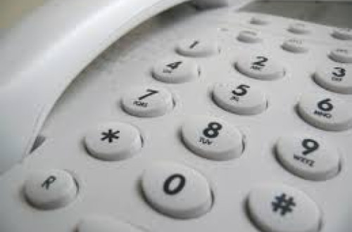 A linha “Liga-te” (800 916 800) funciona 24h/dia, inclusive aos fins-de-semana.