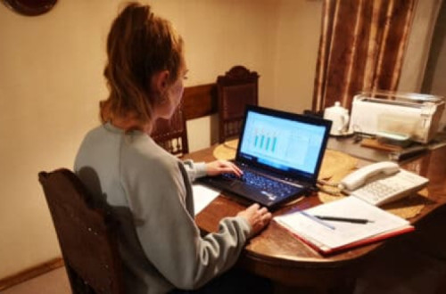 O relatório inclui recomendações concretas para tornar o trabalho a partir de casa mais visível e deste modo vir a estar mais protegido - Foto OIT