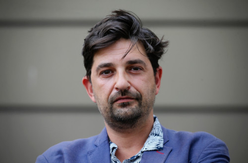 Tiago Rodrigues durante o ensaio da peça "Catarina e a beleza de matar fascistas", no Centro Cultural de Vila Flor, em Guimarães, 17 de setembro de 2020 – Foto de José Coelho/Lusa