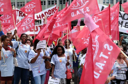 Trabalhadoras e trabalhadores da limpeza industrial fazem greve de 24 h e manifestam-se em Lisboa