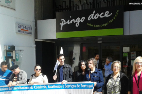 Pingo Doce tem lucros milionários, trabalhadores dos armazéns lutam por aumento salarial de 3 euros por dia – Foto da CGTP