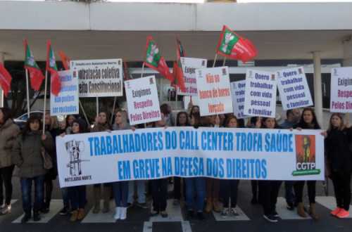 Trabalhadores do Grupo Trofa Saúde em protesto.