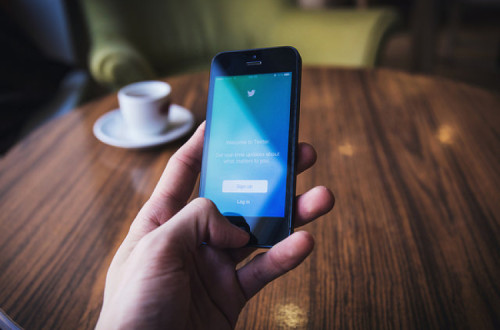Redes sociais em que o Bloco de Esquerda está presente: Facebook, Twitter, Instagram, Flickr, Youtube e WhatsApp