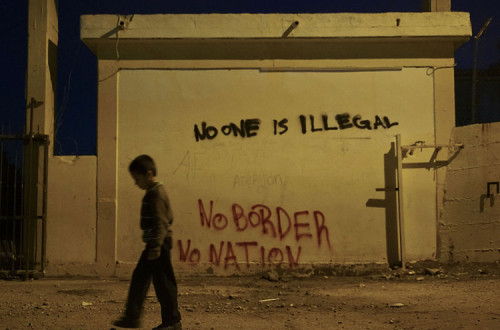 Criança migrante num campo em Lesbos. Janeiro de 2016.