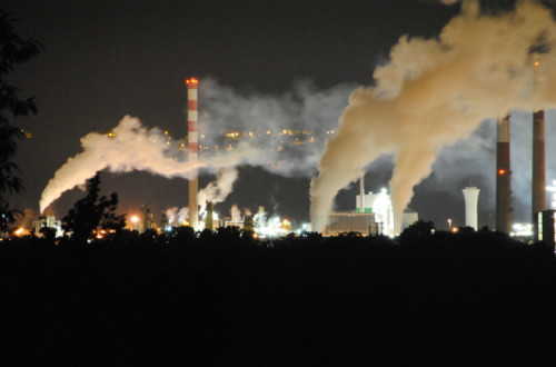 Exploração de grande jazida de gás natural em Lacq, perto de Pau, Pirenéus Atlânticos