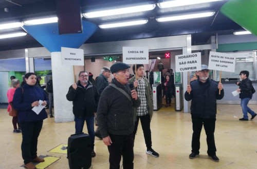 Utentes da Linha de Sintra exigem fim da supressão e de atrasos nos comboios