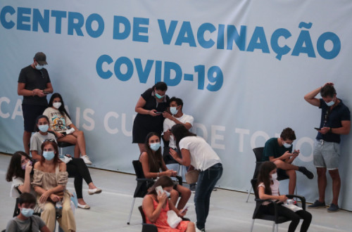 Jovens entre os 12 e os 15 anos começaram a ser vacinados, Centro de Vacinação de Alcabideche, Cascais, 21 de agosto de 2021 – Foto de Tiago Petinga/Lusa