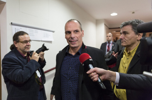 Uma retirada não deveria ser tratada como inevitável, e o governo grego merece apoio até o ponto em que aguente firme na guerra travada contra ele.