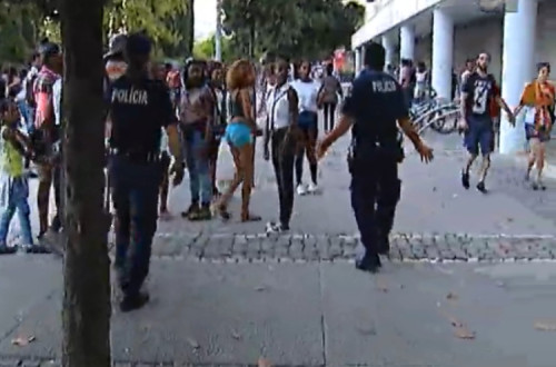 “A polícia veio atrás de nós, como gato e rato”, denunciam os jovens