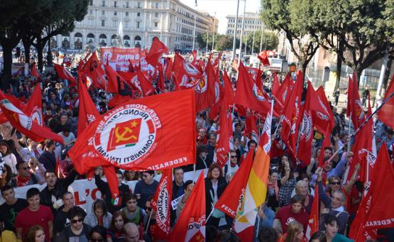 Manifestação do Partido da Refundação Comunista em 2011. Foto do PRC.