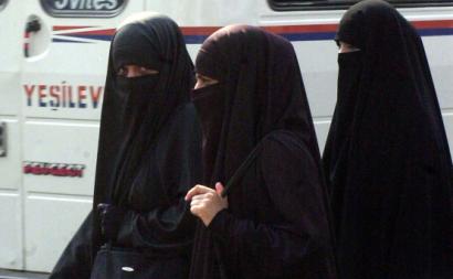 Dinamarca proíbe burqa e niqab