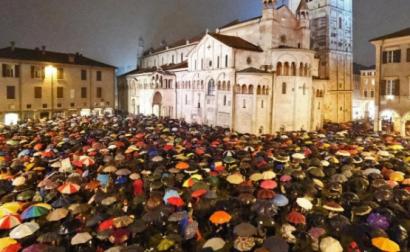 flash mob das "sardinhas" em Modena