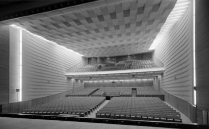 Imagem do Cineteatro Luísa Todi em 1960, estrutura que hoje integra também a RTCP. Foto do Estúdio Horácio Novais via Biblioteca de Arte Gulbenkian/Flickr.