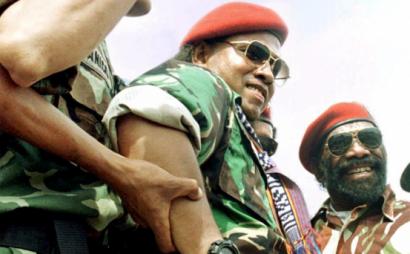 Membros das milícias pró-indonésias em 1999.