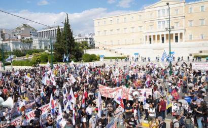 Manifestação frente ao Parlamento grego contra a reforma da lei laboral. Junho de 2021. Foto de @id_communism/Twitter.