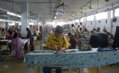 Fábrica de vestuário no Bangladesh. 2011.