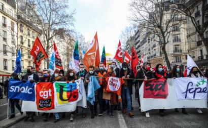 Manifestantes em Paris no dia da greve dos professores. Foto de Mohammed Badra/EPA/Lusa.