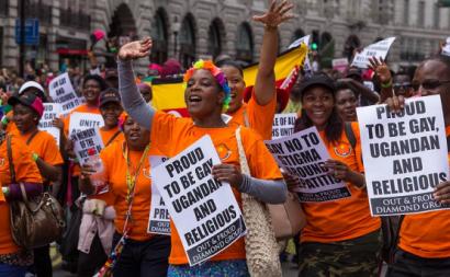 Mulheres ugandesas manifestam-se em Londres em 2016. Foto de Chris Beckett/Flickr.