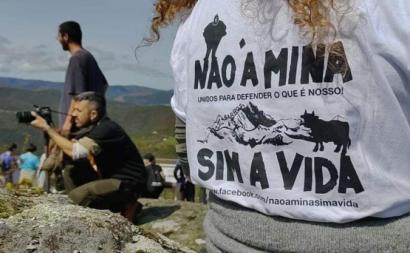 "Não à Mina, Sim à Vida", lê-se na t-shirt