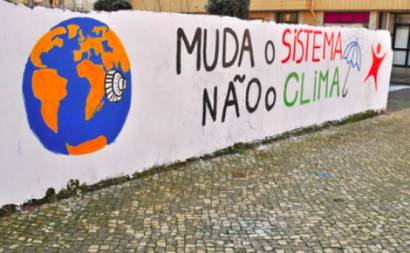 Mural do Bloco de Esquerda sobre alterações climáticas na praia do Furadouro, em Ovar.