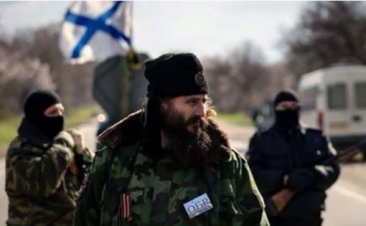 Bratislav Zivkovic, comandante do Batalhão sérvio de extrema-direita Jovan Sevic em 2014. Foto de EuromaidanPress.