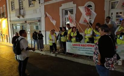 Piquete de greve dos trabalhadores da saúde durante a noite - Foto do facebook da federação sindical da função pública