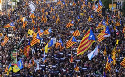 Manifestação na Diada, o dia nacional da Catalunha, de 2022. Foto de ALEJANDRO GARCIA/EPA/Lusa.