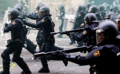 Polícia carrega em Barcelona, no dia 18 de setembro de 2019 – Foto de Enric Fontcuberta/Epa/Lusa