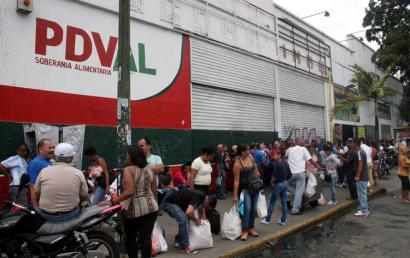 As filas para comprar alimentos são atualmente uma constante na Venezuela