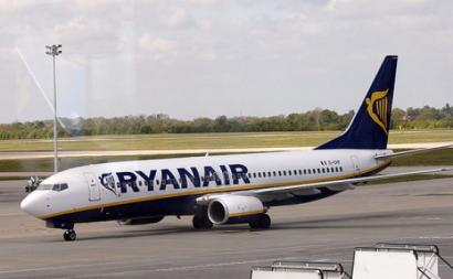 Avião da Ryanair, Boeing 737-800 EI-DHF", foto de wicho/flickr