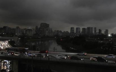 São Paulo, três horas da tarde: a noite chegou