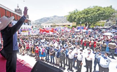 Pedro Castillo no comício em que assinalou cem dias de presidência. Foto: Presidência do Peru.