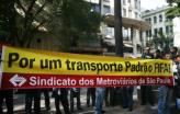 Diante dos gastos milionários nas Copa, população reivindica investimentos sociais "padrão FIFA". Foto do Sindicato dos Metroviários de São Paulo.
