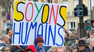 cartaz "Sejamos humanos"