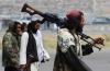 Forças talibãs tomam conta do aeroporto internacional em Cabul, após a retirada dos norte-americanos. 